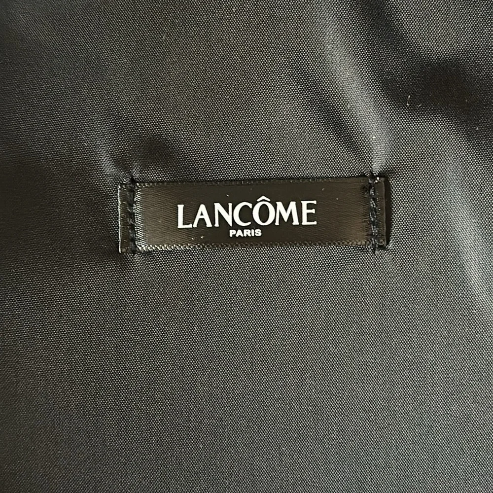 LANCÔME Paris Black Textured Patent Round Cosmetic Case with Key Ring